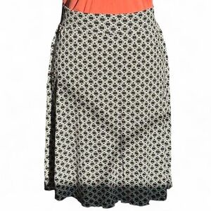 Chic Black and White Geometric Skater Skirt